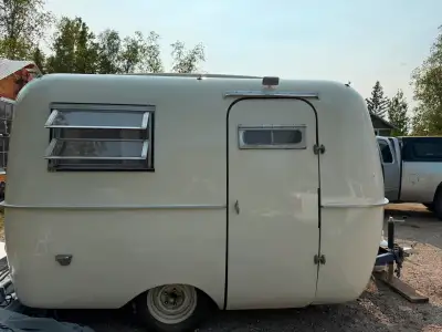 1970 Boler 13 ft Completely redone asking $12,000.00! New gas lines, wiring, flooring , paint, uphol...