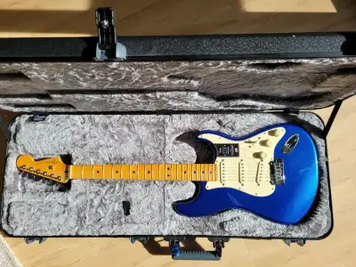 Fender Ultra Stratocaster Cobra Blue, View more