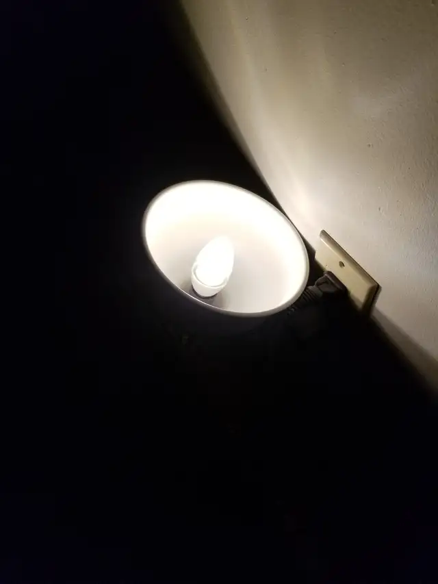 Ikea Ranarp lamp in Indoor Lighting & Fans in City of Montréal - Image 5