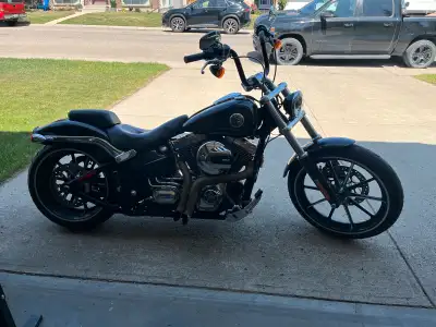 I'm selling my 2016 Harley Davidson FXSB Breakout, a real head-turner, with its sleek black finish a...
