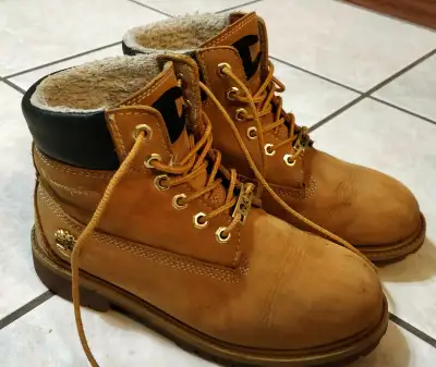 Women's Timberland boots SIZE 7, View more