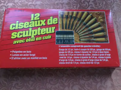12 ciseaux de sculpteure ( neuf) jamais servi avec étui en cuir Prix: $85,00