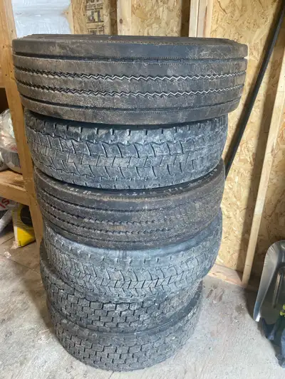 There are 6 tires in total. 500$ or best offer for all. 2 x Michelin Agils HDZ - 18 MM of tread rema...