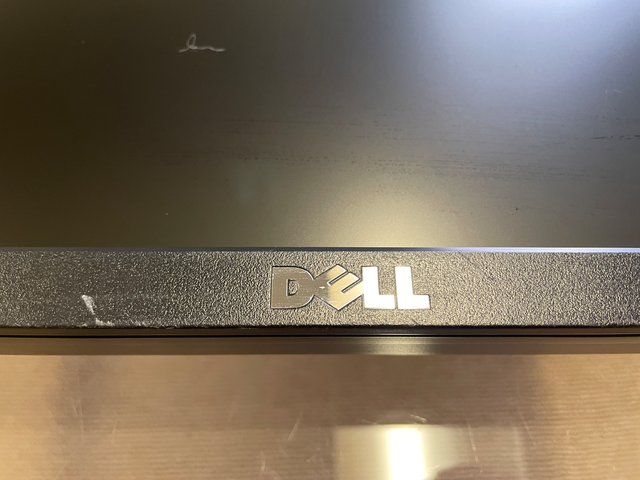 Dell P2210t 22" Monitor – Works Great, Multiple Inputs! in Monitors in Gatineau - Image 3