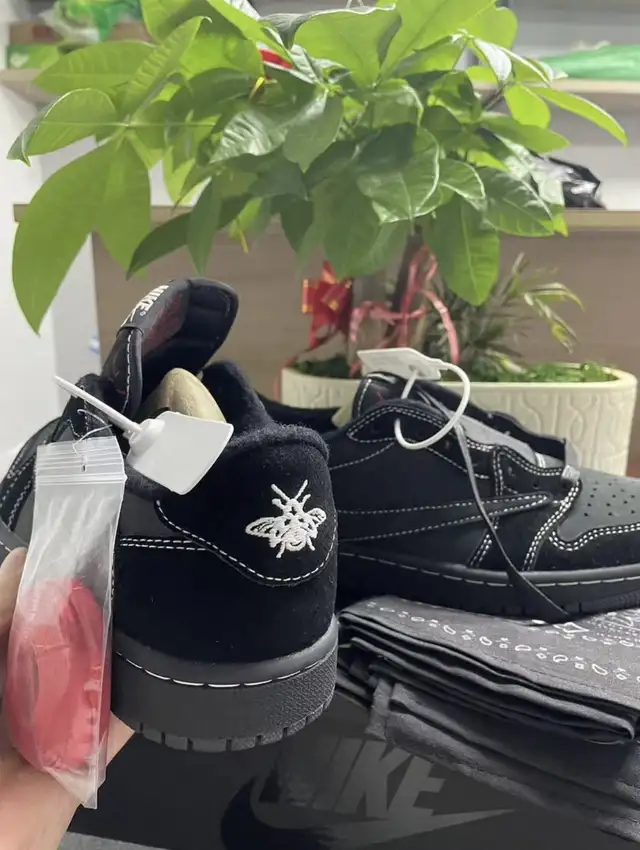 Jordan 1 Retro Low OG Travis Scott Black Phantom in Men's Shoes in City of Toronto - Image 7