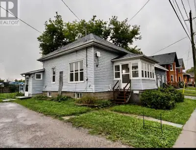 House for Rent 3 bedrooms $2,300 plus utilities In Lindsay Ontario, Close to Downtow No pats