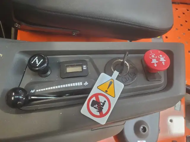 Z254F HUSQVARNA ZERO TURN DELUXE62863279384193122