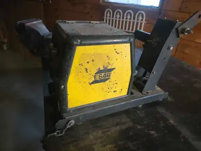 Esab duradrive4 -30 Used but still works No whip Will consider trades. Tools, welding, floor jack. E...