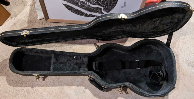 Protect your music maker!  Fender electric guitar case. in Guitars in Mississauga / Peel Region - Image 4
