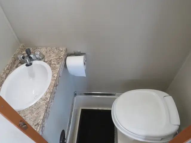 1980 Aristocrat C Class Motorhome in RVs & Motorhomes in Lethbridge - Image 7