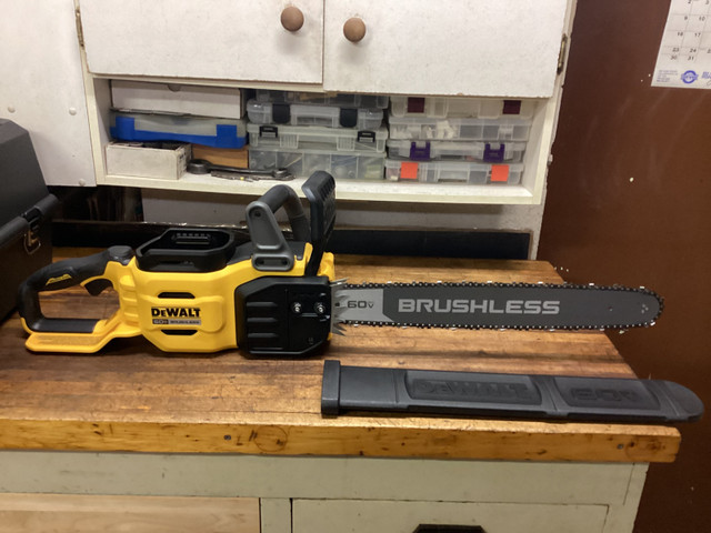 DEWALT 60v MAX BRUSHLESS FLEXVOLT 20” CHAINSAW / CASE in Power Tools in Barrie - Image 3