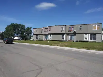 HOUSTON BC IMMEDIATELY OR AT THE END OF THE MONTH 2-3 OR 4 BEDROOM SIDE BY SIDE 4PLEX FOR RENT PLEAS...