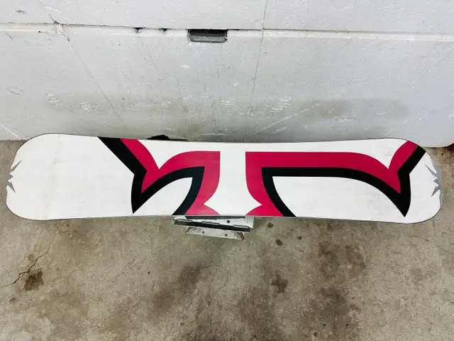 Lamar kids snowboard 125 cm with Lamar jr bindings in Snowboard in Markham / York Region - Image 9
