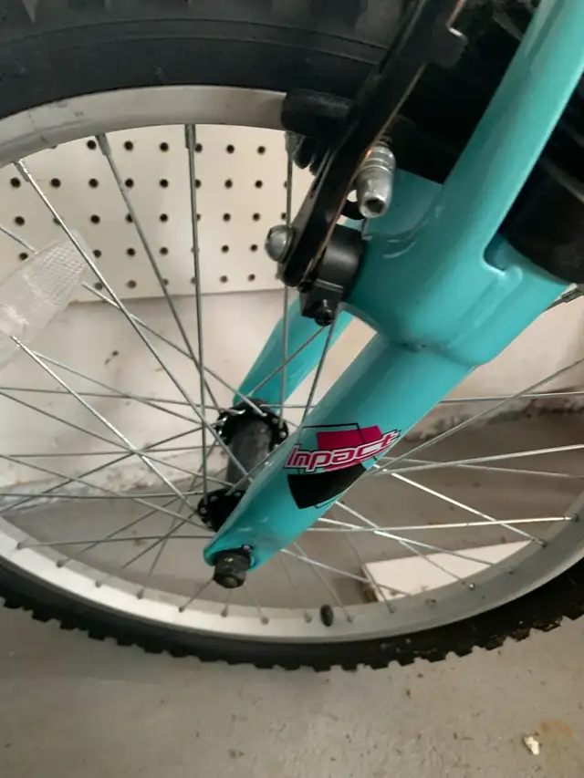 20” mountain bike- 6 shifts  in Kids in London - Image 5