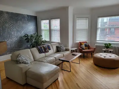 Beautiful Fully Furnished 2 Bedroom Flat Uptown with Parking