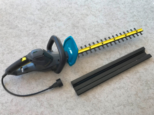 Hedge Trimmer for Sale in Outdoor Tools & Storage in Nanaimo - Image 2