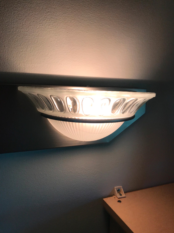 Wall light fixture in Indoor Lighting & Fans in Swift Current - Image 3