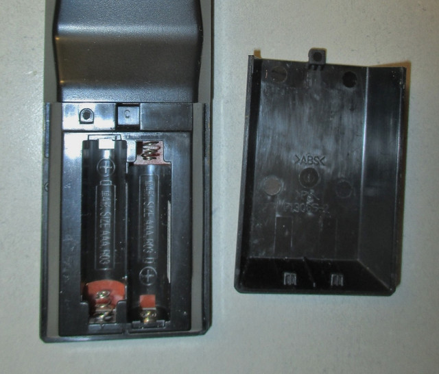 Original Sony RM‑YD092 Remote control in General Electronics in City of Montréal - Image 3