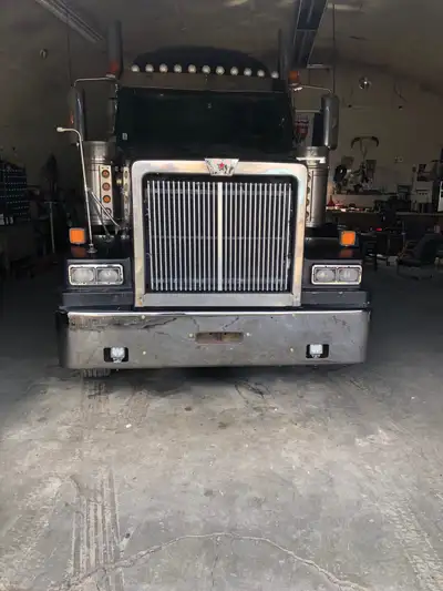 2016 western star 4900. 15.8 litre Detroit engine 600 hp deleted. 1.2 mill km. Engine rebuilt @ 950,...