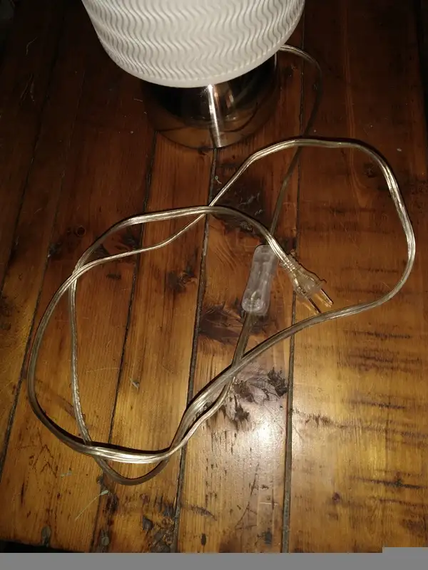 Metal Lamp with Shade in Indoor Lighting & Fans in Barrie - Image 4