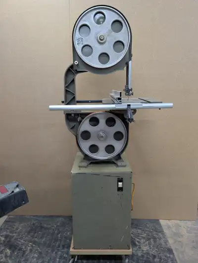 1984 Grizzly cast iron 14" band saw tuned and ready to go. Comes with a 3/4" blade and a 1/4" blade...