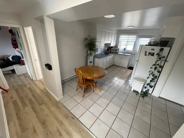 $1495 IMMEDIATE OCCUPANCY / 4.5-BEDROOM BRIGHT UNIT, LOCKER, BALCONY, ETC.