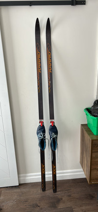 Cross country ski set 