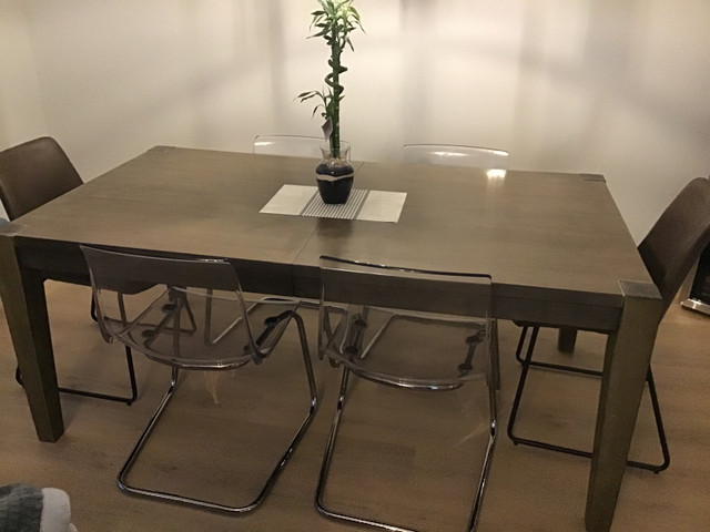 Table de cuisine avec rallonge et 6 chaise dans Mobilier de salle à manger et cuisine  à Sherbrooke - Image 2