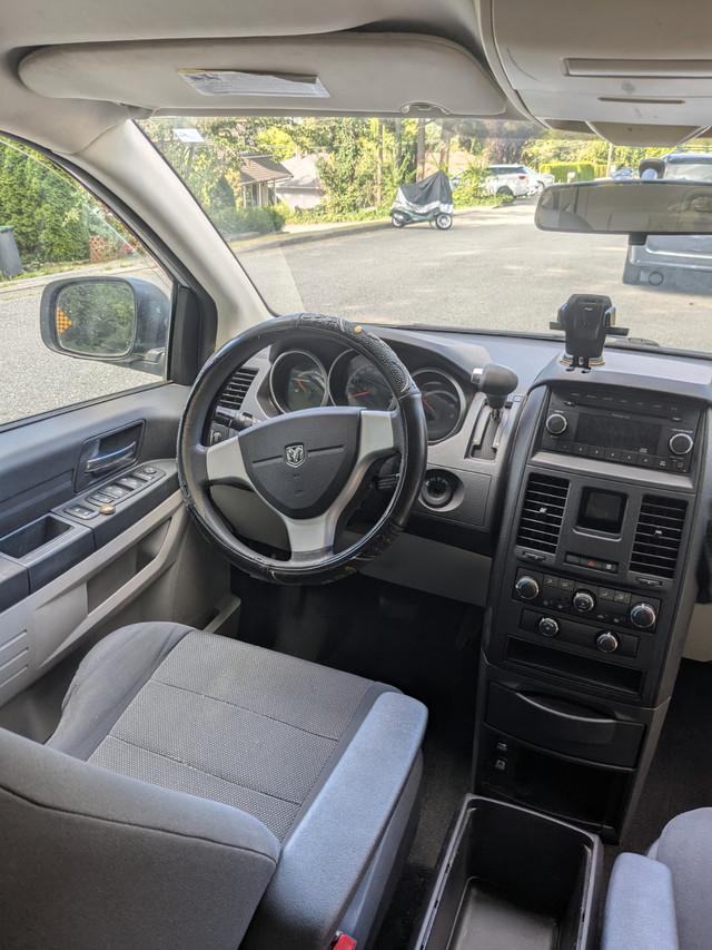 2009 Dodge Grand Caravan SE in Cars & Trucks in North Shore - Image 2