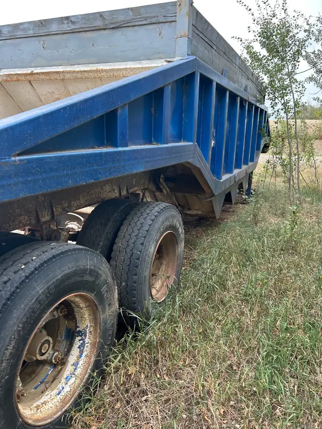 Gravel trailer in Heavy Equipment in Grande Prairie - Image 3