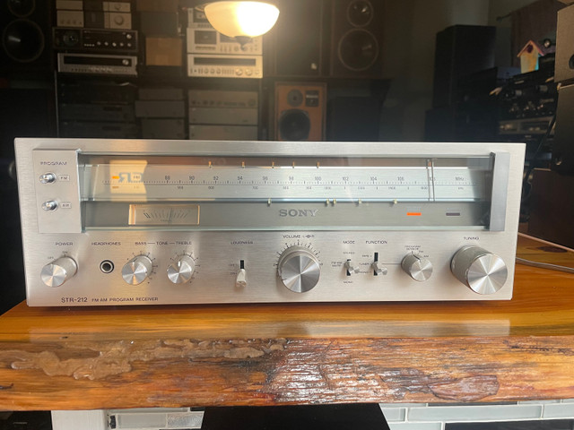 Sony str212 vintage receiver 1978-79 in Stereo Systems & Home Theatre in Oshawa / Durham Region