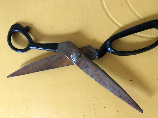 174 Power Fist Scissors set 7 & 10 inches $5.00 in Kitchen & Dining Wares in Edmonton - Image 3