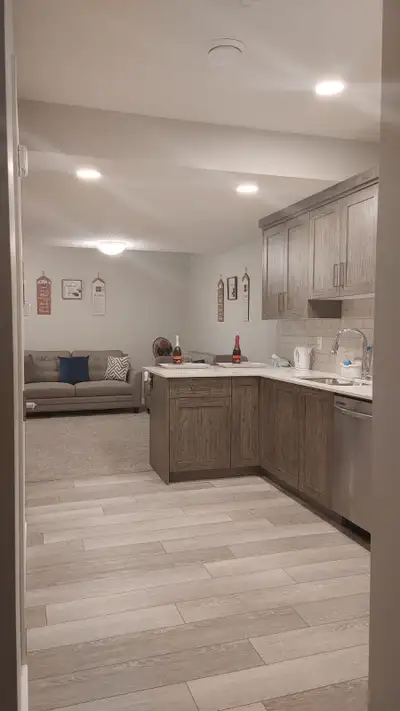 Cozy 2Bedroom +1Bathroom Legal Suite in Sagehill NW