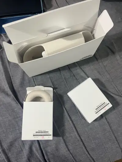 New AirPod Max USB C (2nd Generation) + Extra Cushions & Case , View more