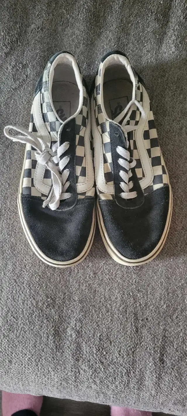 Girls vans shoes size 6.563234912362625122
