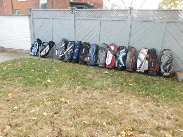LOTS OF GOLF BAGS FOR SALE in Golf in Chatham-Kent - Image 2