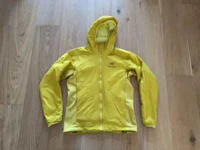 Arc’teryx Men’s Atom LT Hoody in Oracle, Medium, View more