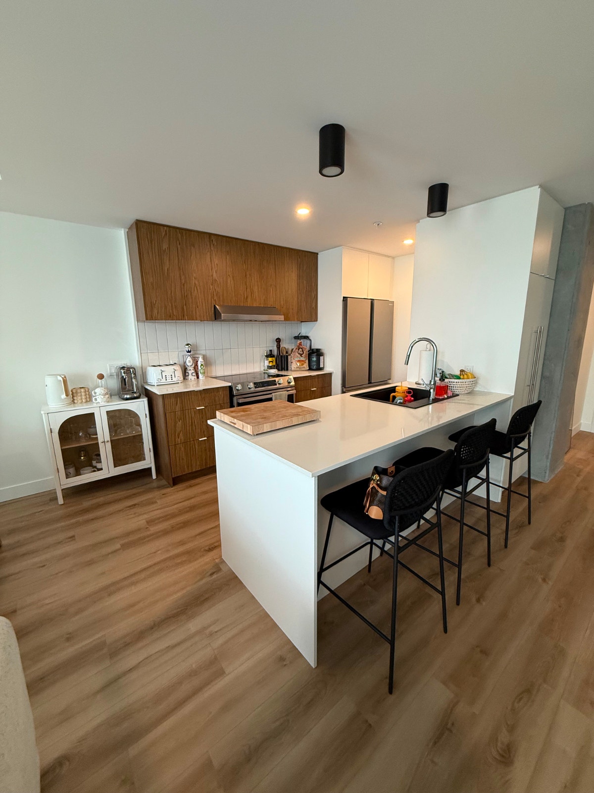 4 ½ + BUREAU VITRÉ | TOUT INCLUS + 2 STATIONNEMENTS | ST-NICOLAS — photo 1