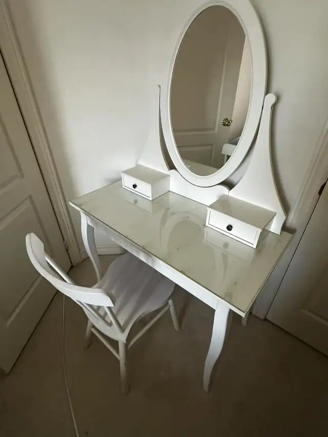 Office Chairs(4), Vanity table(1), auto cleaner(1), dog bed(1)63683038378243124