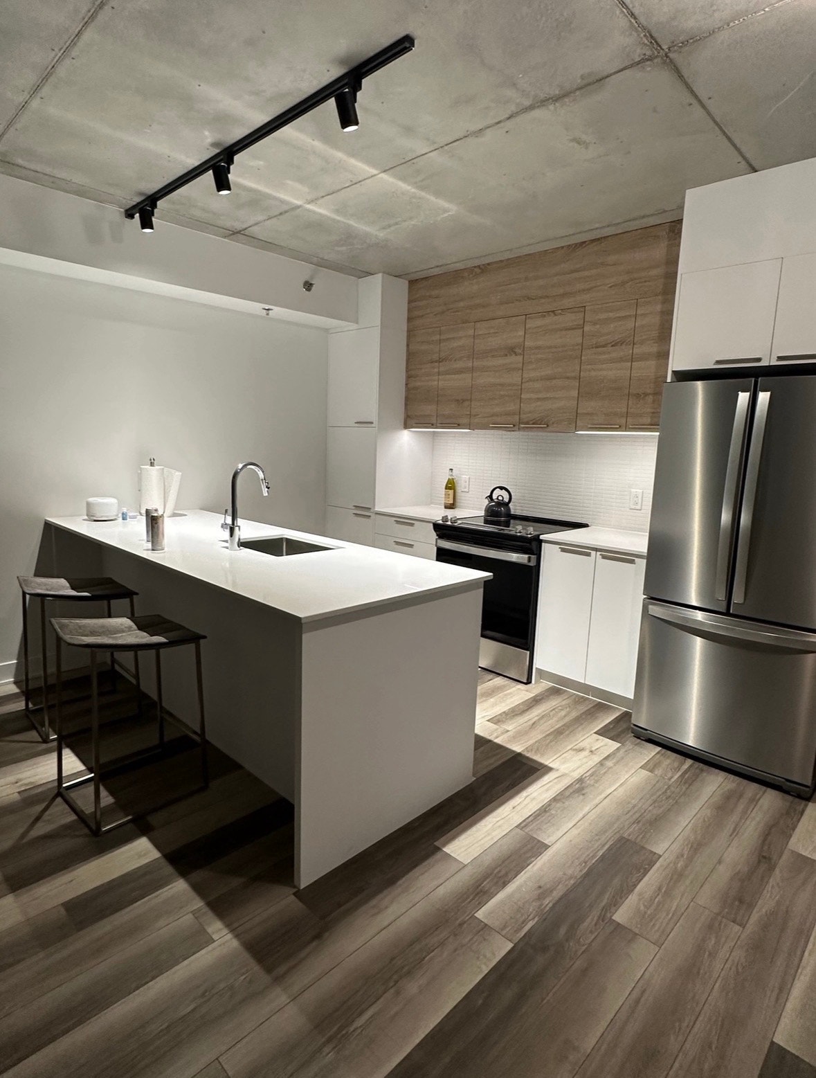 Condo for rent- 6 months or 12 months — photo 1