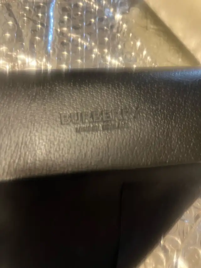 British Columbia Sale, Burberry Aviator Frame Sunglasses, Gold in Women's - Bags & Wallets in Revelstoke - Image 4