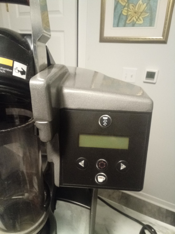 Bunn Trifecta 41200.0000 Coffee Maker in Coffee Makers in Moncton - Image 2