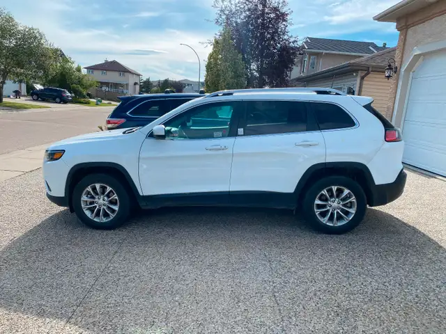 2019 JEEP CHEROKEE LAT. Active one owner 4Cyl excellent condition630130890844171227