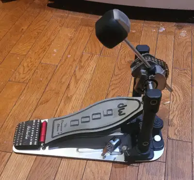 DW 9000 single Bass Drum pedal, View more