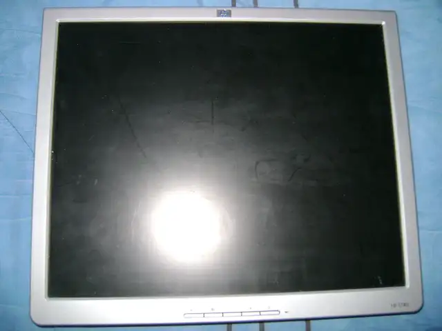 Monitor HP 17"426574344136970240