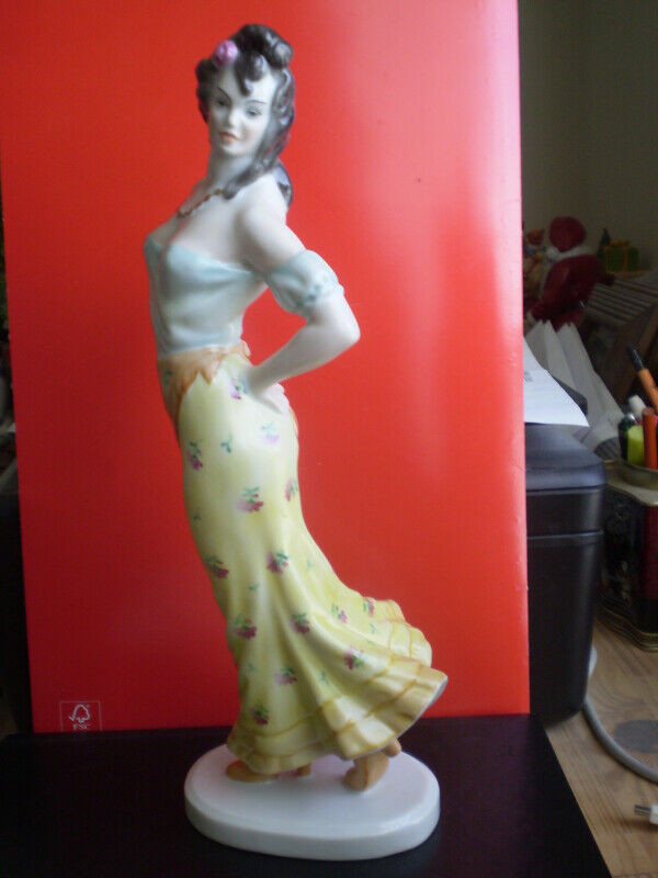 Herend Figurine - " Carmen Gyspy Dancer " - #5883 - in Arts & Collectibles in Kitchener / Waterloo - Image 2