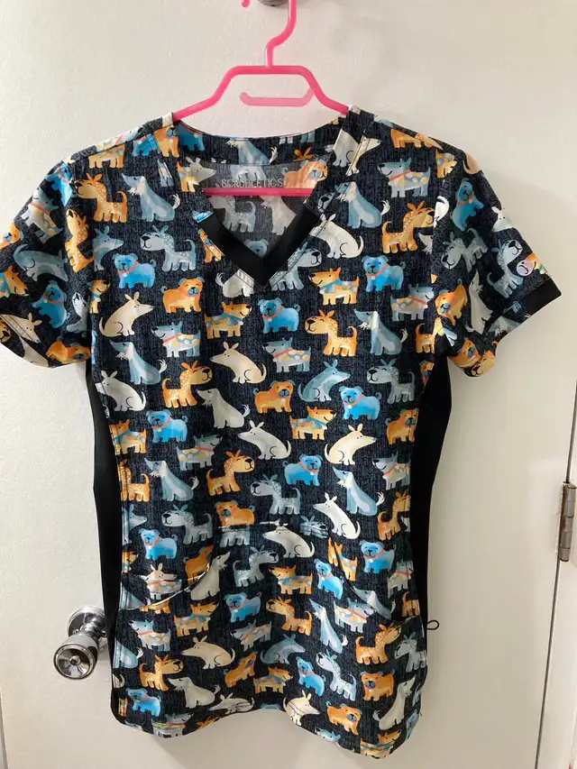 Scrubletics Women’s V Neck Scrub Top in Women's - Tops & Outerwear in St. Albert - Image 3