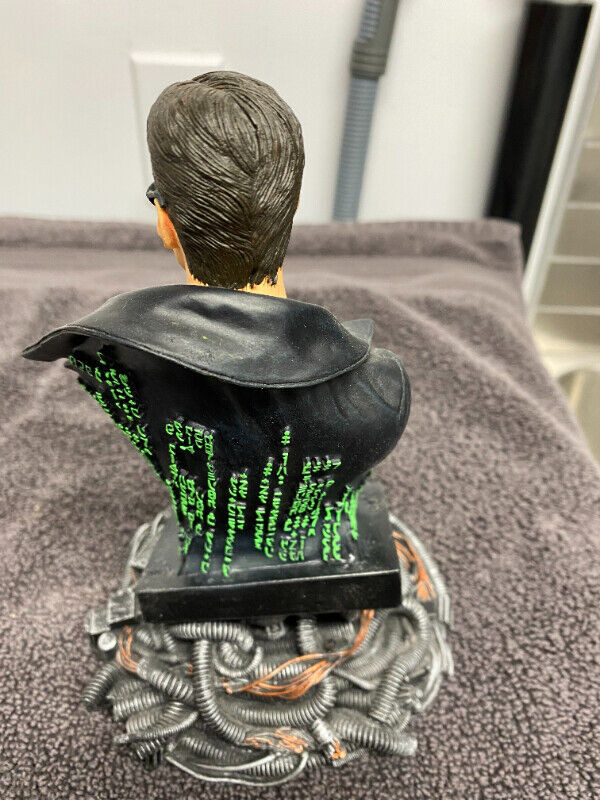 KEANU REEVES The Matrix NEO Figurine Statue $40.00 in Arts & Collectibles in Mississauga / Peel Region - Image 3