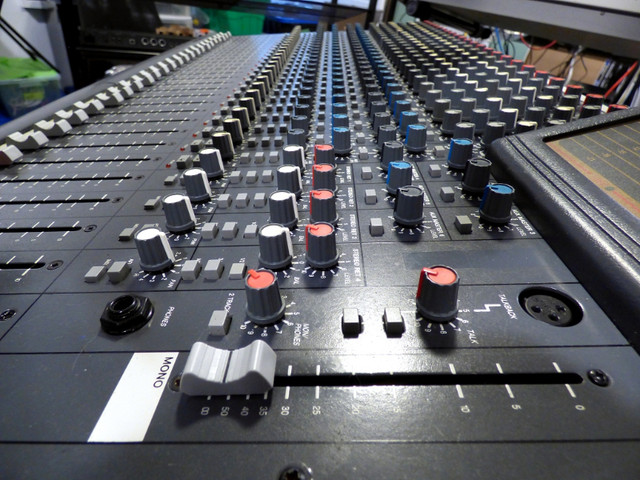 || TRADE || Soundtracs  SOLO 24-4-2 Analogue Mixer (24 Channels) in Pro Audio & Recording Equipment in Bedford