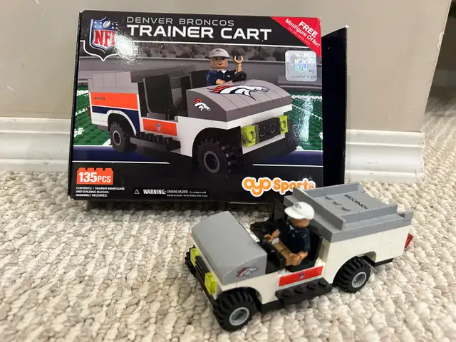 Denver Broncos LEGO - 2 sets  in Toys & Games in Winnipeg - Image 6